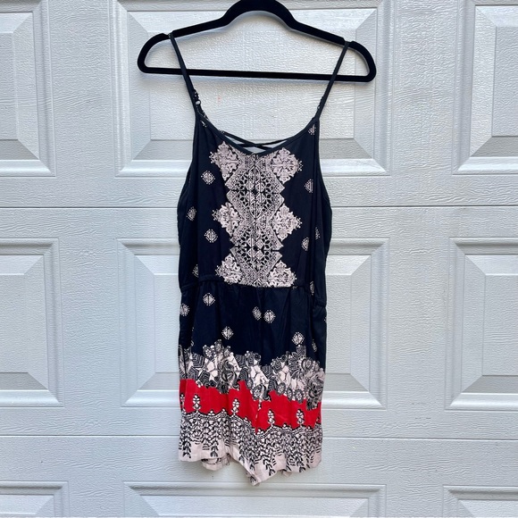 Angie woman’s romper black red and beige print. Pockets!! Adjustable straps - Picture 1 of 13